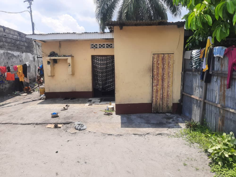 Parcelle à vendre pascal ferbois maison des deux chambres salon cuisine/☎️+243813138112