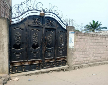 Terrain vidé avec clôture portail à LEMBA salongo