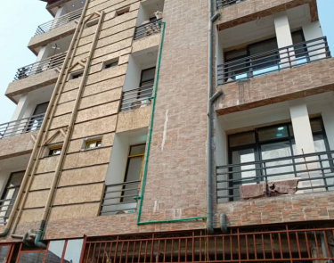 Vente Immeuble de R+3 ou trois étages dans la commune de LIMETE 1 ÈRE RUE FUNA CÔTÉ INDUSTRIEL