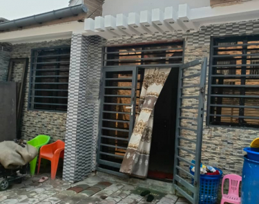 Vente d'une parcelle avec une grande maison à l'intérieur C/kalamu Q/MATONGE très bon emplacement