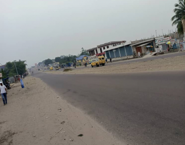 Terrain mise mise en vente à BIBWA non loin de macadam très bon emplacement dans la commune de la nsele