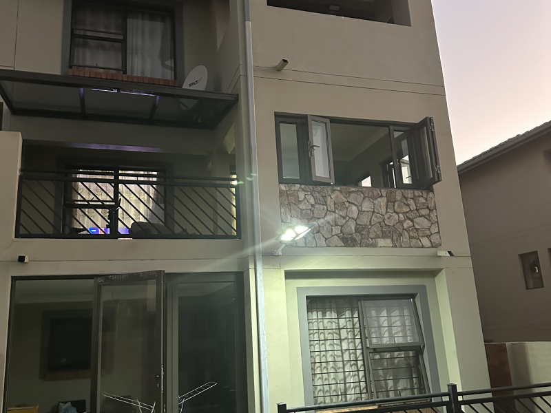 Vente magnifique maison R+2 à Johannesburg -RSA