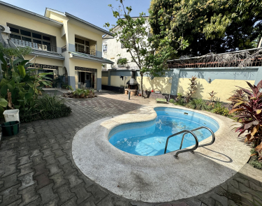 Toute la parcelle à louer à GB dans un quartier calme  +243817958463