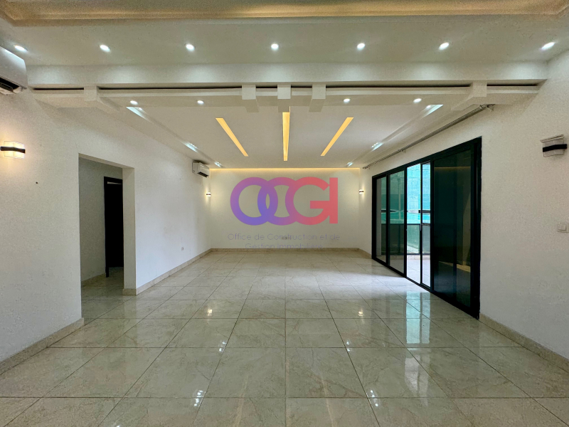 Appartement à louer à gombé bon emplacement  +243817958463