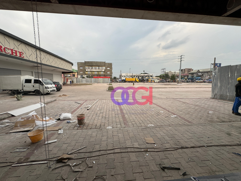 Espace commerciale à louer à Kasa Vubu ( Maman poto ) +243817958463