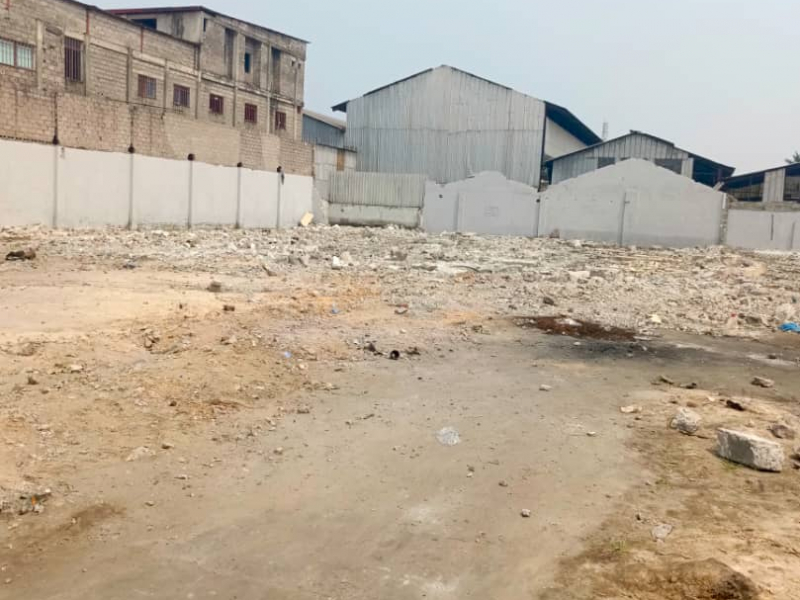 Espace mise en location à LIMETE sur petit boulevard