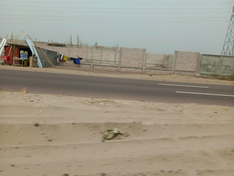 Terrain vidé à vendre Commune de la nsele précisément à kindobo